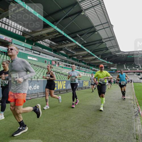 05.10.2025 - 20. swb-Marathon Bremen Michael Burmester http://msf.ph/oto/9238468 05.10.2025 13:02:21 Laufen im Stadion 97, 428, 493, 518, 729, 772, 843, 921, 1030, 1121, 1256, 1348, 1361, 1452, 1704, 1733, 1744, 1759, 1856, 1899, 1924, 2143, 2245, 2272, 2306, 2393, 2555, 2772, 2774, 2796, 2910, 2912, 3053, 3206, 3208, 3217, 3424, 3525, 3526, 3673, 3861, 3917, 3926, 3930, 4017, 4018, 4129, 4322, 4364, 4409, 4444, 4464, 4477, 4481, 4564, 4688, 4705, 4817, 4847, 4882, 4885, 4985, 5570, 5580, 5652, 5731, 5893, 5934, 6157, 6325, 6328, 6382, 7217, 7433, 7659, 152, 1933 meine-sportfotos.de