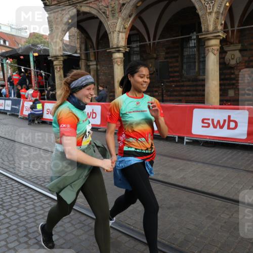 05.10.2025 - 20. swb-Marathon Bremen Yannick Fuchs http://msf.ph/oto/9238473 05.10.2025 11:07:03 Ziel 8574, 9321, 9605, 9826, 9942, 9976, 10396, 10580, 11355, 11389, 11414, 11497, 11622 meine-sportfotos.de