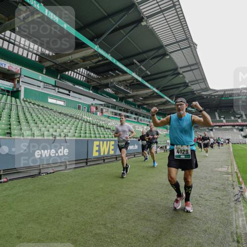 05.10.2025 - 20. swb-Marathon Bremen Michael Burmester http://msf.ph/oto/9238478 05.10.2025 13:02:23 Laufen im Stadion 97, 428, 518, 729, 772, 843, 921, 1030, 1121, 1256, 1348, 1361, 1405, 1452, 1704, 1733, 1744, 1759, 1856, 1899, 1924, 2143, 2245, 2272, 2306, 2393, 2555, 2772, 2774, 2796, 2910, 2912, 3053, 3206, 3208, 3217, 3424, 3525, 3526, 3861, 3917, 3926, 3930, 4017, 4018, 4129, 4322, 4364, 4409, 4444, 4464, 4477, 4481, 4564, 4688, 4705, 4817, 4847, 4882, 4885, 4985, 5570, 5580, 5652, 5893, 5934, 6157, 6325, 6328, 6382, 7217, 7433, 7659, 152, 493, 1933 meine-sportfotos.de