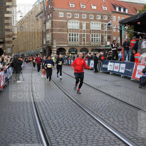 05.10.2025 - 20. swb-Marathon Bremen Yannick Fuchs http://msf.ph/oto/9238482 05.10.2025 11:07:04 Ziel 8574, 9321, 9826, 9942, 9976, 10396, 10580, 11355, 11389, 11414, 11497, 11622 meine-sportfotos.de