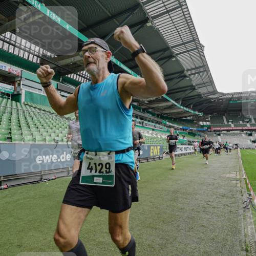 05.10.2025 - 20. swb-Marathon Bremen Michael Burmester http://msf.ph/oto/9238489 05.10.2025 13:02:23 Laufen im Stadion 97, 428, 518, 729, 772, 843, 921, 1030, 1121, 1256, 1348, 1361, 1405, 1452, 1704, 1733, 1744, 1759, 1856, 1899, 1924, 2143, 2245, 2272, 2306, 2393, 2555, 2772, 2774, 2796, 2910, 2912, 3053, 3206, 3208, 3217, 3424, 3525, 3526, 3861, 3917, 3926, 3930, 4017, 4018, 4129, 4322, 4364, 4409, 4444, 4464, 4477, 4481, 4564, 4688, 4705, 4817, 4847, 4882, 4885, 4985, 5570, 5580, 5652, 5893, 5934, 6157, 6325, 6328, 6382, 7217, 7433, 7659, 152, 493, 1933 meine-sportfotos.de