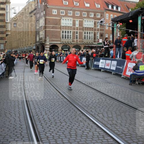 05.10.2025 - 20. swb-Marathon Bremen Yannick Fuchs http://msf.ph/oto/9238493 05.10.2025 11:07:04 Ziel 8574, 9321, 9826, 9942, 9976, 10396, 10580, 11355, 11389, 11414, 11497, 11622 meine-sportfotos.de