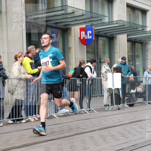 05.10.2025 - 20. swb-Marathon Bremen Strokosch-Dieckow http://msf.ph/oto/9238518 05.10.2025 10:46:16 Ziel 9009, 9207, 9366, 9961, 10268, 10277, 10411, 11167, 11268, 11327, 9009, 9207, 9366, 9961, 10268, 10277, 10411, 11167, 11268, 11327 meine-sportfotos.de