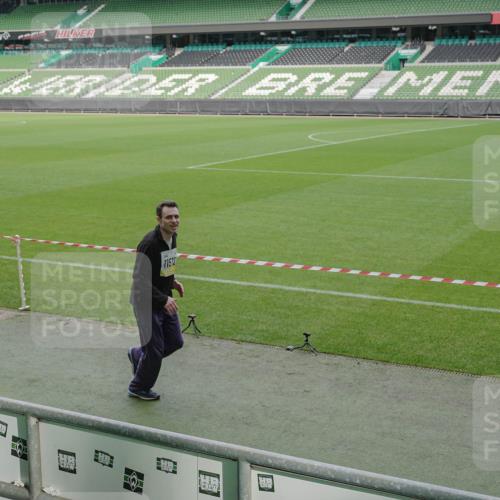 05.10.2025 - 20. swb-Marathon Bremen Michael Burmester http://msf.ph/oto/9238529 05.10.2025 10:33:43 Laufen im Stadion 5172, 7077, 9000, 9221, 9258, 9260, 9282, 9309, 9314, 9359, 9424, 9489, 9520, 9521, 9529, 9539, 9541, 9560, 9569, 9577, 9633, 9654, 9717, 9811, 9835, 9855, 9881, 9882, 9902, 9935, 10008, 10015, 10028, 10032, 10107, 10180, 10195, 10231, 10232, 10233, 10234, 10253, 10256, 10287, 10302, 10307, 10323, 10387, 10394, 10466, 10484, 10533, 10546, 10590, 10591, 10755, 10758, 10794, 10915, 10992, 9195, 9197, 9295, 9367, 9392, 9402, 9407, 9461, 9492 meine-sportfotos.de