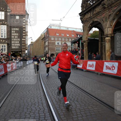 05.10.2025 - 20. swb-Marathon Bremen Yannick Fuchs http://msf.ph/oto/9238532 05.10.2025 11:07:06 Ziel 8574, 9901, 9942, 9976, 10396, 11131, 11622 meine-sportfotos.de