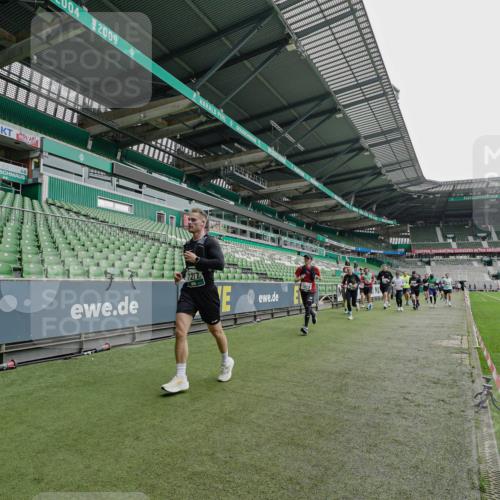 05.10.2025 - 20. swb-Marathon Bremen Michael Burmester http://msf.ph/oto/9238536 05.10.2025 13:02:26 Laufen im Stadion 97, 428, 518, 729, 772, 828, 843, 921, 1030, 1121, 1256, 1348, 1405, 1452, 1704, 1733, 1744, 1856, 1899, 1924, 2143, 2245, 2272, 2306, 2393, 2555, 2772, 2774, 2796, 2910, 2912, 3053, 3206, 3217, 3424, 3525, 3526, 3861, 3917, 3926, 3930, 4017, 4018, 4129, 4322, 4409, 4444, 4464, 4477, 4481, 4564, 4688, 4705, 4714, 4817, 4847, 4885, 4985, 5570, 5652, 5755, 5893, 5934, 6157, 6325, 6328, 6382, 7217, 7433, 7659, 8957, 152, 493, 1361, 1759, 1933, 2555, 2796 meine-sportfotos.de