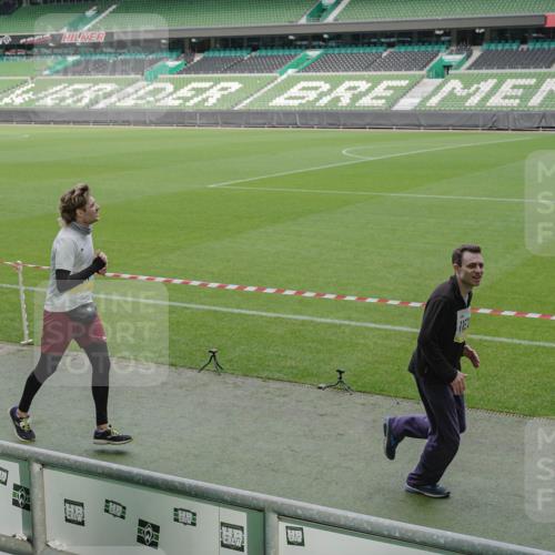 05.10.2025 - 20. swb-Marathon Bremen Michael Burmester http://msf.ph/oto/9238555 05.10.2025 10:33:43 Laufen im Stadion 5172, 7077, 9000, 9221, 9258, 9260, 9282, 9309, 9314, 9359, 9424, 9489, 9520, 9521, 9529, 9539, 9541, 9560, 9569, 9577, 9633, 9654, 9717, 9811, 9835, 9855, 9881, 9882, 9902, 9935, 10008, 10015, 10028, 10032, 10107, 10180, 10195, 10231, 10232, 10233, 10234, 10253, 10256, 10287, 10302, 10307, 10323, 10387, 10394, 10466, 10484, 10533, 10546, 10590, 10591, 10755, 10758, 10794, 10915, 10992, 9195, 9197, 9295, 9367, 9392, 9402, 9407, 9461, 9492 meine-sportfotos.de