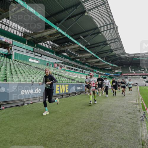 05.10.2025 - 20. swb-Marathon Bremen Michael Burmester http://msf.ph/oto/9238558 05.10.2025 13:02:29 Laufen im Stadion 97, 293, 428, 518, 721, 729, 772, 828, 843, 921, 1030, 1121, 1256, 1348, 1405, 1452, 1704, 1733, 1744, 1856, 1899, 1924, 1944, 2143, 2272, 2306, 2393, 2772, 2774, 2910, 2912, 3053, 3206, 3217, 3424, 3525, 3526, 3861, 3917, 3926, 3930, 4017, 4018, 4129, 4322, 4409, 4444, 4464, 4477, 4481, 4564, 4688, 4705, 4714, 4817, 4847, 4885, 4985, 5652, 5755, 5893, 5934, 6157, 6325, 6328, 6382, 7217, 7433, 7659, 8957, 152, 493, 1361, 1759, 1933, 2245, 2555, 2796 meine-sportfotos.de