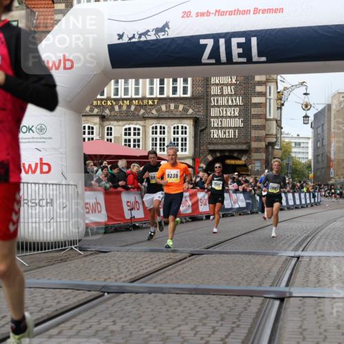 05.10.2025 - 20. swb-Marathon Bremen Yannick Fuchs http://msf.ph/oto/9238629 05.10.2025 10:39:27 Ziel 7111, 9239, 9863, 10908, 11067, 11343 meine-sportfotos.de