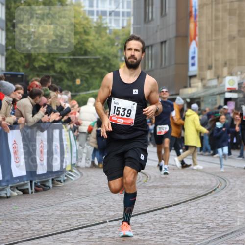 05.10.2025 - 20. swb-Marathon Bremen Strokosch-Dieckow http://msf.ph/oto/9238640 05.10.2025 12:41:51 Ziel 583, 1539 meine-sportfotos.de