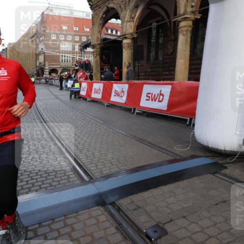05.10.2025 - 20. swb-Marathon Bremen Yannick Fuchs http://msf.ph/oto/9238646 05.10.2025 11:07:07 Ziel 9901, 9976, 10396, 11131, 11622, 11709 meine-sportfotos.de