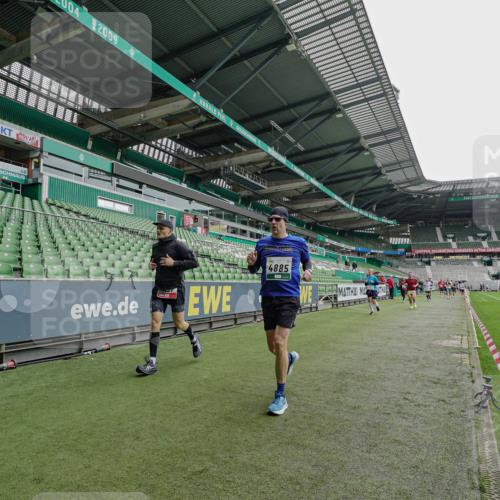05.10.2025 - 20. swb-Marathon Bremen Michael Burmester http://msf.ph/oto/9238648 05.10.2025 13:02:36 Laufen im Stadion 97, 293, 518, 616, 721, 729, 772, 828, 843, 921, 1030, 1121, 1256, 1348, 1405, 1452, 1704, 1733, 1744, 1856, 1899, 1924, 1944, 2143, 2272, 2306, 2393, 2772, 2774, 2910, 2912, 3206, 3217, 3424, 3525, 3526, 3861, 3917, 3926, 3930, 4017, 4018, 4129, 4321, 4322, 4444, 4464, 4477, 4481, 4564, 4688, 4705, 4714, 4817, 4847, 4885, 4985, 5652, 5755, 5884, 5893, 6157, 6325, 6328, 6382, 7217, 7407, 7433, 7659, 8526, 8957, 428, 493, 1361, 1759, 1933, 2245, 2555, 2796 meine-sportfotos.de