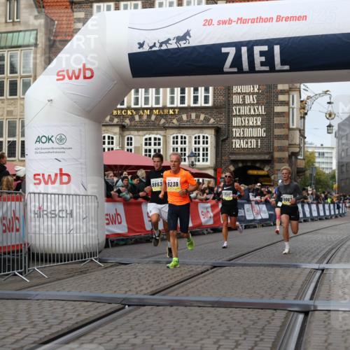 05.10.2025 - 20. swb-Marathon Bremen Yannick Fuchs http://msf.ph/oto/9238650 05.10.2025 10:39:28 Ziel 7111, 9239, 9863, 10908, 11067, 11343 meine-sportfotos.de