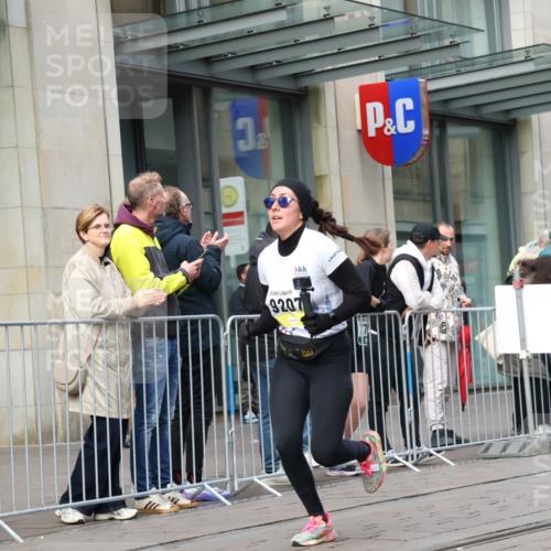 05.10.2025 - 20. swb-Marathon Bremen Strokosch-Dieckow http://msf.ph/oto/9238662 05.10.2025 10:46:22 Ziel 9009, 9207, 9366, 9961, 10268, 10277, 10411, 10661, 10750, 11268, 11327, 9009, 9207, 9366, 9961, 10268, 10277, 10411, 10661, 10750, 11268, 11327 meine-sportfotos.de