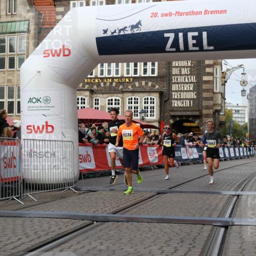 05.10.2025 - 20. swb-Marathon Bremen Yannick Fuchs http://msf.ph/oto/9238663 05.10.2025 10:39:28 Ziel 7111, 9239, 9863, 10908, 11067, 11343 meine-sportfotos.de