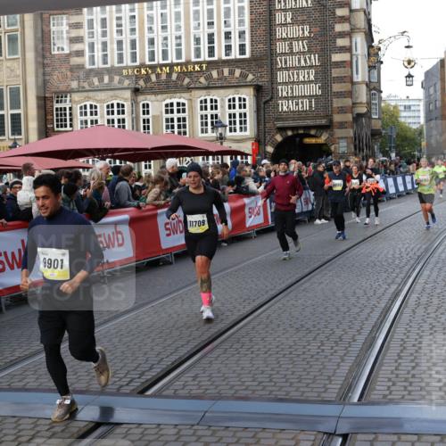 05.10.2025 - 20. swb-Marathon Bremen Yannick Fuchs http://msf.ph/oto/9238672 05.10.2025 11:07:09 Ziel 9901, 10396, 10788, 11131, 11622, 11709 meine-sportfotos.de