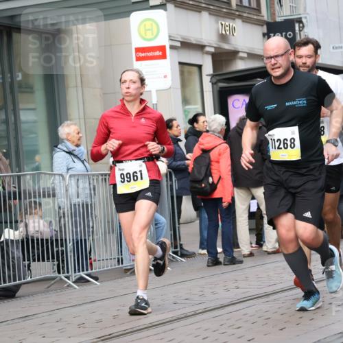 05.10.2025 - 20. swb-Marathon Bremen Strokosch-Dieckow http://msf.ph/oto/9238674 05.10.2025 10:46:23 Ziel 9009, 9207, 9366, 9961, 10268, 10277, 10411, 10661, 10750, 11189, 11268, 11327, 9009, 9207, 9366, 9961, 10268, 10277, 10411, 10661, 10750, 11189, 11268, 11327 meine-sportfotos.de