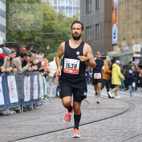 05.10.2025 - 20. swb-Marathon Bremen Strokosch-Dieckow http://msf.ph/oto/9238676 05.10.2025 12:41:51 Ziel 583, 1539 meine-sportfotos.de