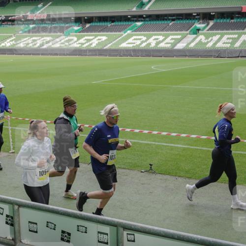 05.10.2025 - 20. swb-Marathon Bremen Michael Burmester http://msf.ph/oto/9238678 05.10.2025 10:33:47 Laufen im Stadion 5172, 7077, 9000, 9221, 9258, 9260, 9266, 9282, 9309, 9314, 9359, 9424, 9489, 9520, 9521, 9529, 9539, 9541, 9560, 9569, 9577, 9633, 9654, 9717, 9811, 9835, 9855, 9881, 9882, 9902, 9935, 10008, 10015, 10028, 10032, 10107, 10116, 10178, 10180, 10195, 10231, 10232, 10233, 10256, 10287, 10302, 10307, 10323, 10387, 10394, 10466, 10484, 10533, 10546, 10590, 10591, 10755, 10758, 10794, 10915, 10992, 9195, 9197, 9260, 9295, 9367, 9392, 9402, 9407, 9461, 9492 meine-sportfotos.de