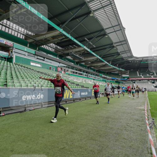 05.10.2025 - 20. swb-Marathon Bremen Michael Burmester http://msf.ph/oto/9238681 05.10.2025 13:02:44 Laufen im Stadion 97, 293, 518, 616, 721, 729, 764, 828, 843, 921, 1121, 1405, 1670, 1704, 1733, 1744, 1836, 1899, 1924, 1944, 2143, 2272, 2306, 2357, 2393, 2772, 2774, 2984, 3147, 3217, 3424, 3861, 3917, 3926, 3930, 4026, 4129, 4321, 4322, 4444, 4464, 4477, 4481, 4564, 4688, 4714, 4817, 4847, 4885, 4985, 5652, 5755, 5884, 5893, 6215, 6325, 6328, 6382, 6481, 6666, 7217, 7407, 7433, 7659, 8375, 8526, 8957, 428, 772, 1030, 1256, 1348, 1361, 1452, 1759, 1856, 1899, 2245, 2306, 2555, 2796, 2910 meine-sportfotos.de