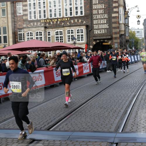 05.10.2025 - 20. swb-Marathon Bremen Yannick Fuchs http://msf.ph/oto/9238682 05.10.2025 11:07:10 Ziel 9901, 10396, 10788, 11131, 11622, 11709 meine-sportfotos.de