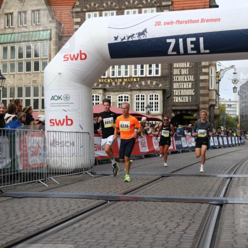 05.10.2025 - 20. swb-Marathon Bremen Yannick Fuchs http://msf.ph/oto/9238684 05.10.2025 10:39:28 Ziel 7111, 9239, 9863, 10908, 11067, 11343 meine-sportfotos.de