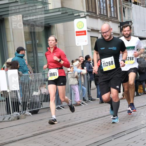 05.10.2025 - 20. swb-Marathon Bremen Strokosch-Dieckow http://msf.ph/oto/9238687 05.10.2025 10:46:23 Ziel 9009, 9207, 9366, 9961, 10268, 10277, 10411, 10661, 10750, 11189, 11268, 11327, 9009, 9207, 9366, 9961, 10268, 10277, 10411, 10661, 10750, 11189, 11268, 11327 meine-sportfotos.de