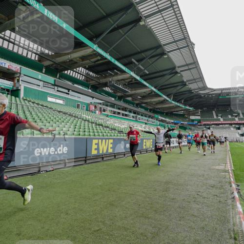 05.10.2025 - 20. swb-Marathon Bremen Michael Burmester http://msf.ph/oto/9238694 05.10.2025 13:02:45 Laufen im Stadion 97, 293, 518, 616, 721, 729, 764, 828, 843, 921, 1121, 1405, 1670, 1704, 1733, 1744, 1836, 1924, 1944, 2143, 2272, 2357, 2393, 2772, 2774, 2984, 3147, 3217, 3424, 3861, 3917, 3926, 3930, 4026, 4129, 4321, 4322, 4464, 4477, 4481, 4564, 4688, 4714, 4817, 4847, 4885, 4985, 5652, 5755, 5884, 5893, 6215, 6325, 6328, 6382, 6481, 6666, 7217, 7407, 7433, 7659, 8375, 8526, 8957, 428, 772, 1030, 1256, 1348, 1452, 1856, 1899, 2143, 2245, 2306, 2555, 2796, 2910 meine-sportfotos.de