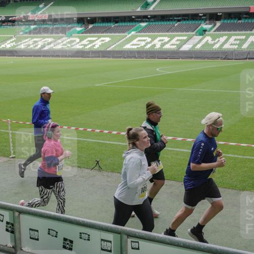 05.10.2025 - 20. swb-Marathon Bremen Michael Burmester http://msf.ph/oto/9238698 05.10.2025 10:33:48 Laufen im Stadion 5172, 7077, 9000, 9221, 9258, 9266, 9282, 9309, 9314, 9359, 9424, 9489, 9520, 9521, 9529, 9539, 9541, 9560, 9569, 9577, 9633, 9654, 9717, 9811, 9835, 9855, 9881, 9882, 9902, 9935, 10008, 10015, 10028, 10032, 10069, 10107, 10116, 10178, 10180, 10195, 10231, 10232, 10233, 10256, 10287, 10302, 10307, 10323, 10387, 10466, 10484, 10533, 10546, 10590, 10591, 10755, 10758, 10794, 10915, 10992, 9195, 9197, 9260, 9295, 9367, 9392, 9402, 9407, 9461, 9492 meine-sportfotos.de
