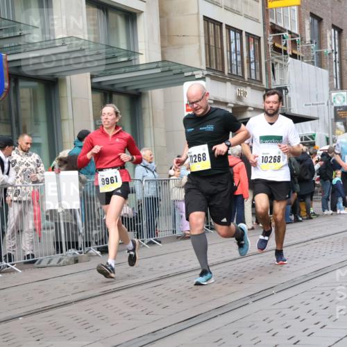 05.10.2025 - 20. swb-Marathon Bremen Strokosch-Dieckow http://msf.ph/oto/9238699 05.10.2025 10:46:23 Ziel 9009, 9207, 9366, 9961, 10268, 10277, 10411, 10661, 10750, 11189, 11268, 11327, 9009, 9207, 9366, 9961, 10268, 10277, 10411, 10661, 10750, 11189, 11268, 11327 meine-sportfotos.de