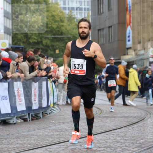 05.10.2025 - 20. swb-Marathon Bremen Strokosch-Dieckow http://msf.ph/oto/9238709 05.10.2025 12:41:51 Ziel 583, 1539 meine-sportfotos.de