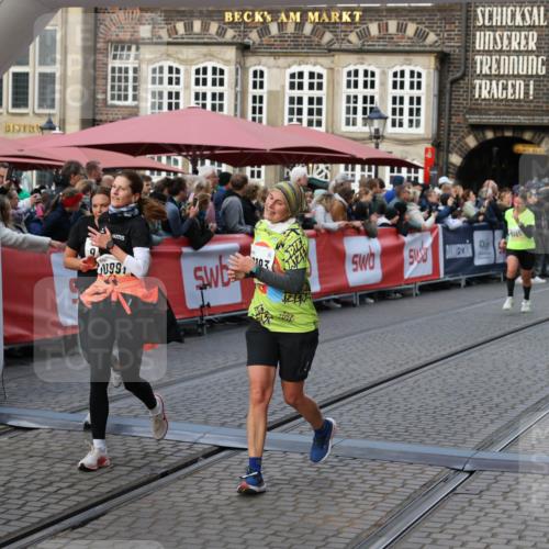 05.10.2025 - 20. swb-Marathon Bremen Yannick Fuchs http://msf.ph/oto/9238718 05.10.2025 11:07:15 Ziel 9265, 9491, 9890, 9901, 10193, 10371, 10788, 10991, 11131, 11709 meine-sportfotos.de