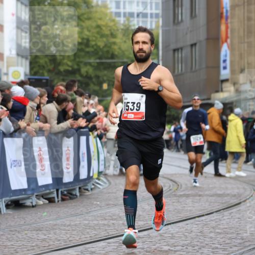 05.10.2025 - 20. swb-Marathon Bremen Strokosch-Dieckow http://msf.ph/oto/9238735 05.10.2025 12:41:52 Ziel 583, 1539 meine-sportfotos.de