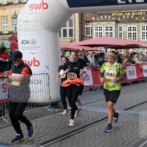 05.10.2025 - 20. swb-Marathon Bremen Yannick Fuchs http://msf.ph/oto/9238745 05.10.2025 11:07:16 Ziel 9265, 9491, 9877, 9890, 9901, 10193, 10371, 10788, 10991, 11709 meine-sportfotos.de