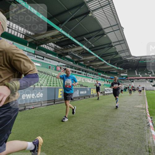 05.10.2025 - 20. swb-Marathon Bremen Michael Burmester http://msf.ph/oto/9238763 05.10.2025 13:02:50 Laufen im Stadion 97, 293, 518, 616, 721, 729, 764, 828, 843, 921, 1121, 1405, 1568, 1670, 1704, 1733, 1836, 1944, 2272, 2357, 2393, 2772, 2774, 2984, 3019, 3147, 3217, 3424, 3861, 3917, 3930, 4026, 4129, 4321, 4322, 4464, 4477, 4481, 4688, 4714, 4817, 4847, 4885, 4985, 5652, 5755, 5884, 5893, 6215, 6325, 6328, 6382, 6417, 6481, 6666, 7217, 7407, 7433, 7659, 8375, 8526, 8957, 428, 772, 1030, 1256, 1348, 1452, 1744, 1856, 1899, 1924, 2143, 2306, 2910 meine-sportfotos.de