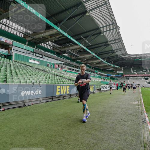 05.10.2025 - 20. swb-Marathon Bremen Michael Burmester http://msf.ph/oto/9238773 05.10.2025 13:02:52 Laufen im Stadion 97, 293, 375, 518, 616, 721, 729, 764, 828, 843, 921, 1121, 1405, 1568, 1670, 1704, 1733, 1836, 1944, 2272, 2357, 2393, 2407, 2772, 2774, 2984, 3019, 3147, 3217, 3424, 3861, 3917, 4026, 4129, 4321, 4322, 4464, 4477, 4481, 4688, 4714, 4817, 4847, 4885, 4985, 5527, 5652, 5755, 5884, 6215, 6325, 6328, 6382, 6417, 6481, 6666, 7217, 7407, 7433, 7540, 7659, 8375, 8526, 8957, 772, 1030, 1256, 1348, 1452, 1744, 1856, 1899, 1924, 2143, 2306, 2910 meine-sportfotos.de