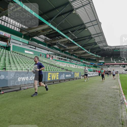 05.10.2025 - 20. swb-Marathon Bremen Michael Burmester http://msf.ph/oto/9238784 05.10.2025 13:02:53 Laufen im Stadion 97, 227, 293, 375, 518, 616, 721, 729, 764, 828, 843, 921, 1121, 1405, 1568, 1670, 1704, 1733, 1836, 1944, 2272, 2357, 2393, 2407, 2772, 2774, 2960, 2984, 3019, 3147, 3217, 3424, 3861, 3917, 4026, 4129, 4321, 4322, 4464, 4477, 4481, 4688, 4714, 4817, 4847, 4885, 4985, 5527, 5652, 5755, 5884, 6215, 6325, 6328, 6382, 6417, 6481, 6666, 7217, 7407, 7433, 7540, 7659, 8375, 8526, 8957, 772, 1030, 1256, 1348, 1452, 1744, 1856, 1899, 1924, 2143, 2306, 2910 meine-sportfotos.de