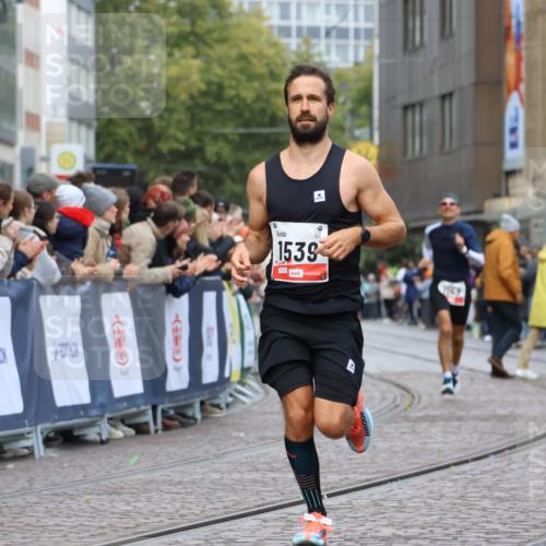 05.10.2025 - 20. swb-Marathon Bremen Strokosch-Dieckow http://msf.ph/oto/9238799 05.10.2025 12:41:52 Ziel 583, 1539 meine-sportfotos.de