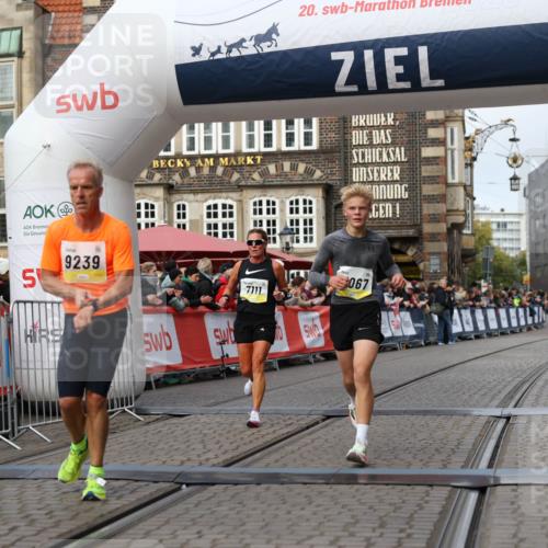 05.10.2025 - 20. swb-Marathon Bremen Yannick Fuchs http://msf.ph/oto/9238804 05.10.2025 10:39:29 Ziel 7111, 9239, 9863, 10908, 11067, 11343 meine-sportfotos.de