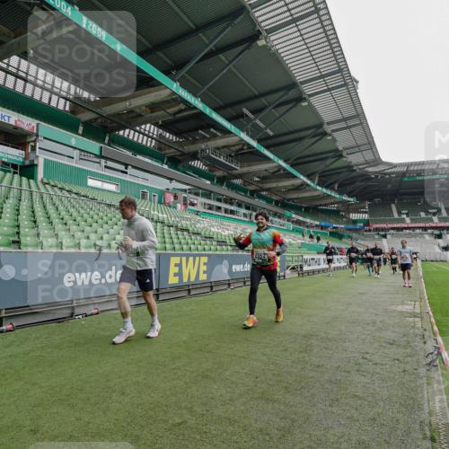 05.10.2025 - 20. swb-Marathon Bremen Michael Burmester http://msf.ph/oto/9238808 05.10.2025 13:02:56 Laufen im Stadion 97, 227, 293, 375, 518, 616, 721, 729, 764, 828, 921, 1121, 1405, 1568, 1670, 1704, 1733, 1836, 1944, 2357, 2393, 2407, 2772, 2774, 2960, 2984, 3019, 3147, 3217, 3424, 3917, 4026, 4129, 4321, 4322, 4464, 4477, 4481, 4688, 4714, 4769, 4817, 4847, 4885, 4985, 5527, 5652, 5755, 5867, 5884, 6215, 6325, 6382, 6417, 6481, 6666, 7217, 7315, 7316, 7407, 7433, 7540, 7653, 7659, 8375, 8526, 8957, 772, 843, 1030, 1256, 1348, 1452, 1744, 1856, 1899, 1924, 2143, 2272, 2306, 2910 meine-sportfotos.de