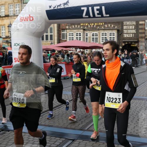 05.10.2025 - 20. swb-Marathon Bremen Yannick Fuchs http://msf.ph/oto/9238815 05.10.2025 11:07:37 Ziel 7779, 9483, 9780, 10037, 10160, 10223, 10737, 10776, 10854, 11122, 11159, 11262, 11384, 11529, 11584 meine-sportfotos.de