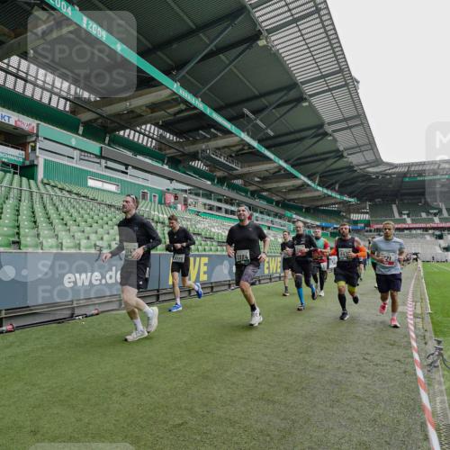 05.10.2025 - 20. swb-Marathon Bremen Michael Burmester http://msf.ph/oto/9238853 05.10.2025 13:03:01 Laufen im Stadion 97, 227, 293, 375, 518, 616, 721, 729, 764, 828, 921, 1121, 1178, 1405, 1425, 1469, 1568, 1670, 1704, 1705, 1733, 1836, 1944, 2357, 2393, 2407, 2597, 2772, 2774, 2791, 2960, 2984, 3019, 3147, 3424, 3917, 4026, 4129, 4321, 4322, 4464, 4481, 4714, 4769, 4817, 4885, 5431, 5527, 5652, 5755, 5763, 5867, 5884, 6215, 6325, 6417, 6481, 6666, 7217, 7315, 7316, 7407, 7433, 7540, 7653, 7659, 8375, 8526, 8957, 843, 1256, 1744, 1856, 1899, 1924, 2143, 2272, 2306, 3217, 4847 meine-sportfotos.de