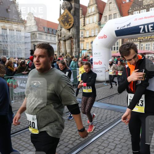 05.10.2025 - 20. swb-Marathon Bremen Yannick Fuchs http://msf.ph/oto/9238855 05.10.2025 11:07:38 Ziel 9483, 9780, 10037, 10160, 10223, 10585, 10737, 10776, 10854, 11159, 11262, 11384, 11529, 11584 meine-sportfotos.de
