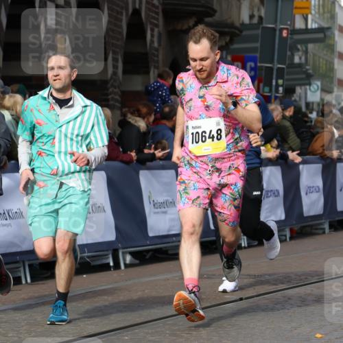 05.10.2025 - 20. swb-Marathon Bremen Strokosch-Dieckow http://msf.ph/oto/9238860 05.10.2025 10:56:31 Ziel 9547, 9790, 9886, 10005, 10008, 10042, 10179, 10387, 10546, 10648, 10971, 11100, 11253, 11260, 11571, 11691 meine-sportfotos.de