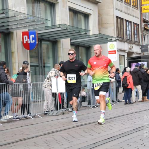 05.10.2025 - 20. swb-Marathon Bremen Strokosch-Dieckow http://msf.ph/oto/9238871 05.10.2025 10:46:28 Ziel 9366, 9413, 9961, 10268, 10277, 10411, 10452, 10509, 10661, 10750, 10789, 11189, 11268, 11327, 9366, 9413, 9961, 10268, 10277, 10411, 10452, 10509, 10661, 10750, 10789, 11189, 11268, 11327 meine-sportfotos.de
