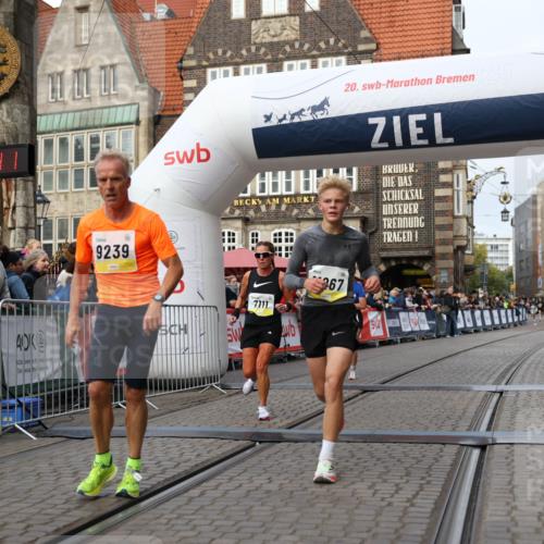 05.10.2025 - 20. swb-Marathon Bremen Yannick Fuchs http://msf.ph/oto/9238876 05.10.2025 10:39:30 Ziel 7111, 9239, 9863, 10908, 11067, 11343 meine-sportfotos.de