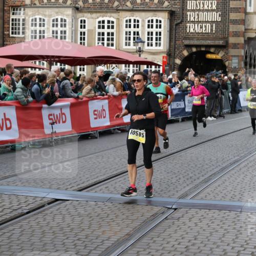 05.10.2025 - 20. swb-Marathon Bremen Yannick Fuchs http://msf.ph/oto/9238878 05.10.2025 11:07:41 Ziel 9306, 9780, 10037, 10223, 10585, 10650, 10749, 10776, 10854, 11159, 11262, 11384, 11529, 11584 meine-sportfotos.de