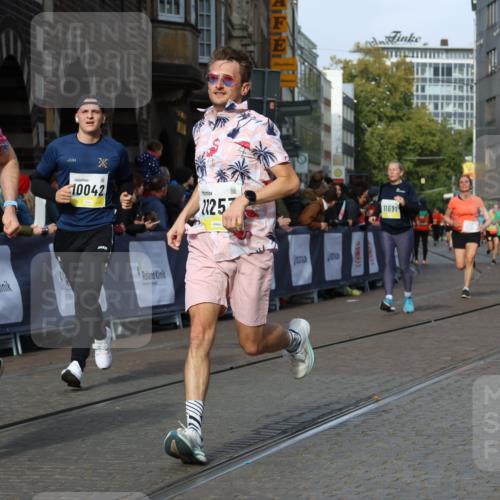 05.10.2025 - 20. swb-Marathon Bremen Strokosch-Dieckow http://msf.ph/oto/9238879 05.10.2025 10:56:32 Ziel 9547, 9790, 9886, 10005, 10008, 10042, 10179, 10648, 10971, 11100, 11253, 11260, 11475, 11571, 11691 meine-sportfotos.de