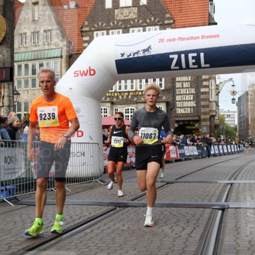 05.10.2025 - 20. swb-Marathon Bremen Yannick Fuchs http://msf.ph/oto/9238885 05.10.2025 10:39:30 Ziel 7111, 9239, 9863, 10908, 11067, 11343 meine-sportfotos.de