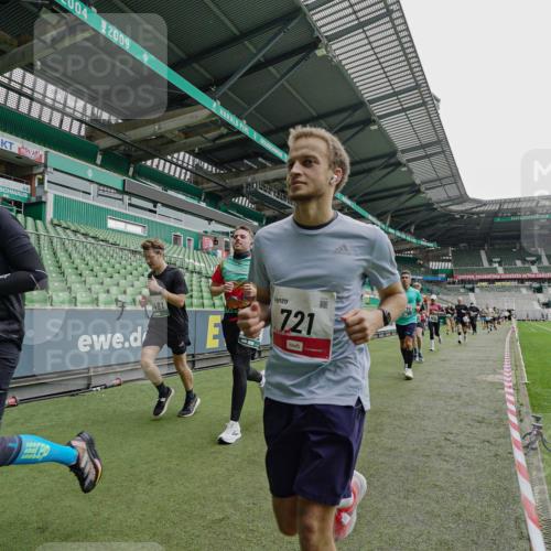 05.10.2025 - 20. swb-Marathon Bremen Michael Burmester http://msf.ph/oto/9238886 05.10.2025 13:03:03 Laufen im Stadion 97, 227, 293, 375, 396, 518, 527, 616, 721, 729, 764, 828, 1121, 1178, 1405, 1425, 1469, 1568, 1670, 1704, 1705, 1733, 1836, 1944, 2357, 2393, 2407, 2597, 2696, 2772, 2791, 2960, 2984, 3019, 3147, 3424, 3917, 4026, 4129, 4321, 4322, 4464, 4481, 4714, 4769, 4817, 4885, 5431, 5527, 5755, 5763, 5867, 5884, 6215, 6325, 6417, 6481, 6666, 7217, 7315, 7316, 7407, 7433, 7540, 7607, 7653, 7659, 8375, 8526, 8957, 843, 921, 1744, 1899, 1924, 2143, 2272, 2306, 2774, 3217, 4129, 4847 meine-sportfotos.de